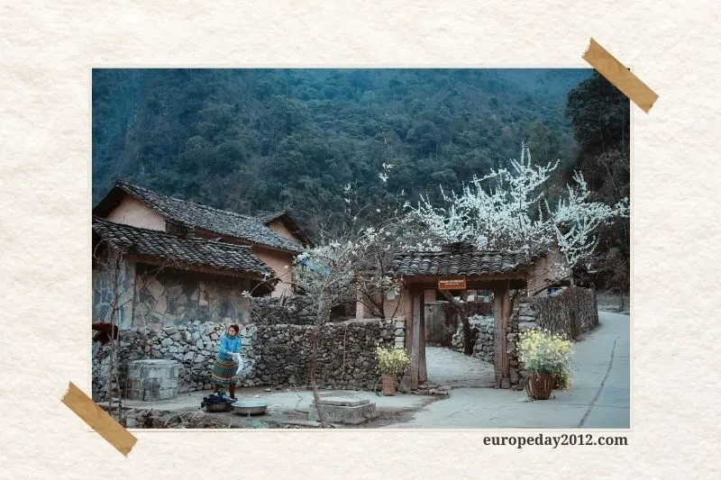 Chợ tình Khâu Vai