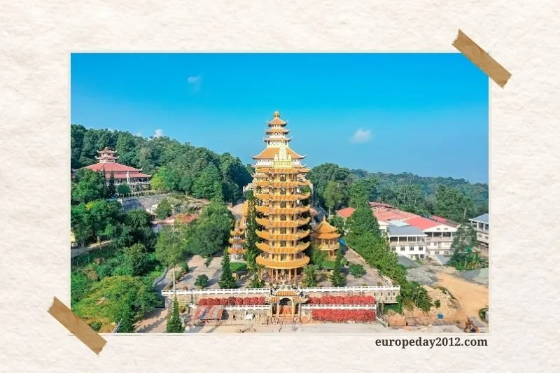 Chùa Vạn Linh Núi Cấm