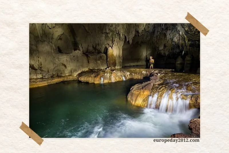 Hệ thống hang động Tú Làn