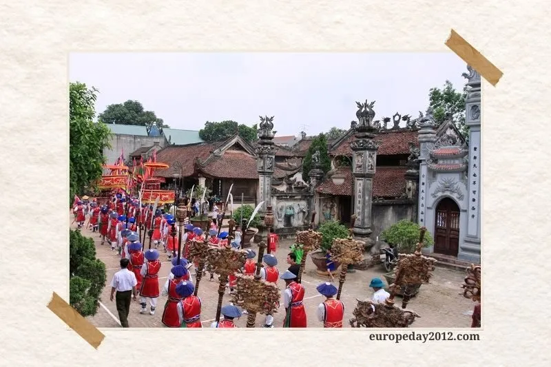 Làng cổ Hùng Lô