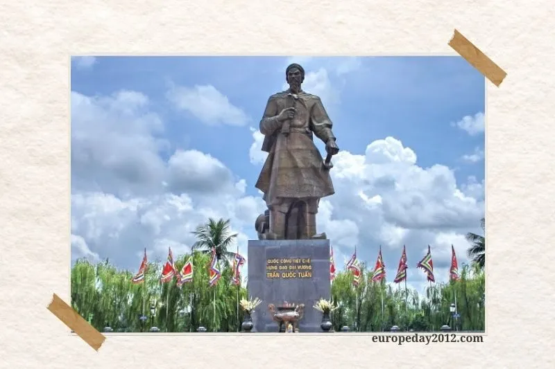 Tượng đài Trần Hưng Đạo