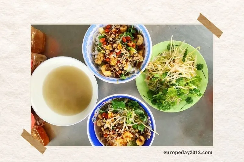 Cơm Hến và Các Món Ăn Đặc Sản tại Cồn Hến