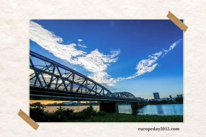 Kiến Trúc Đặc Sắc Của Cầu Tràng Tiền