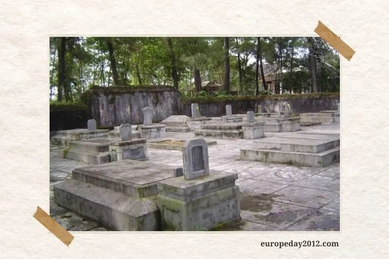 Nghĩa trang thái giám tại Chùa Từ Hiếu