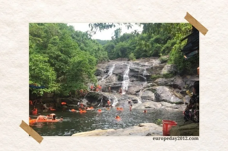 Những Hoạt Động Không Thể Bỏ Lỡ Tại Thác Nhị Hồ